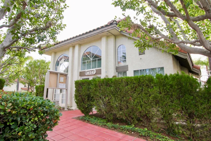 THE 26142 HOUSE IN THE LAS PALMAS WITH THE PLANTS, TREES