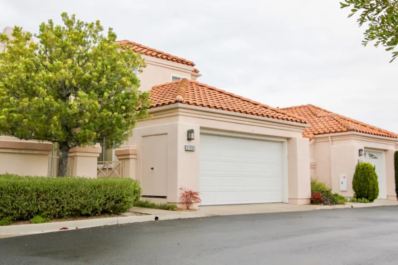 Villas having parking and trees in Palmia Courts 1 of Mission Viejo