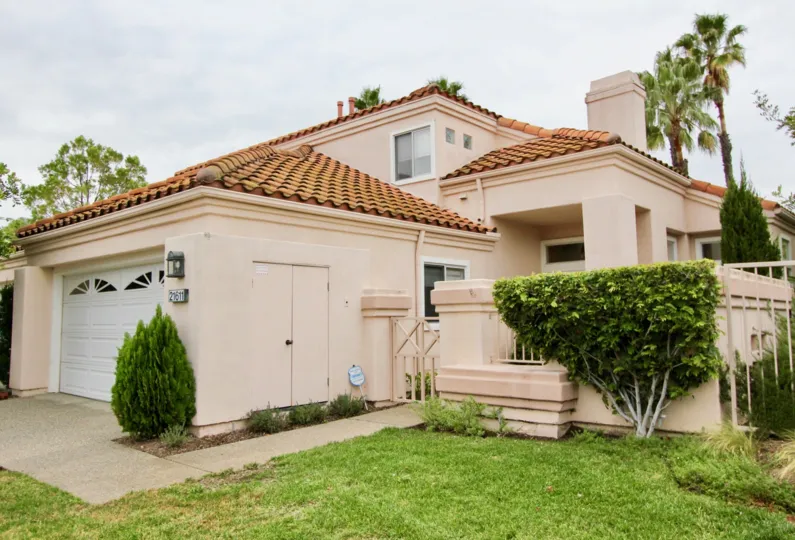 the palmia courts 1 is a sunrise house of the mission viejo city in california