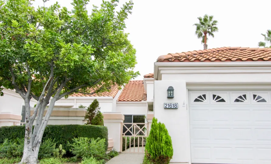 the palmia courts 1 is a small gateway house of the mission viejo city in california