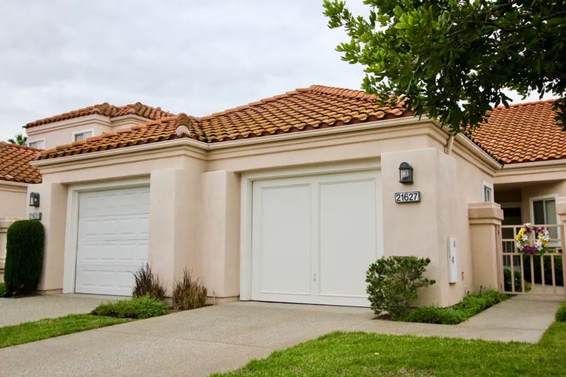 Exclusive tiled roof parking with entrance gate in Palmia Courts 1.