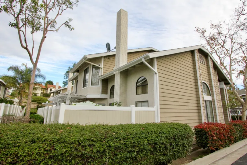 A sunny day in Ridgemont at Mission Viejo, California