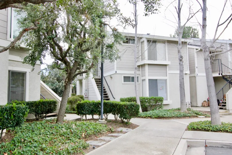 velencia apartment homes with two floors in mission vejo california