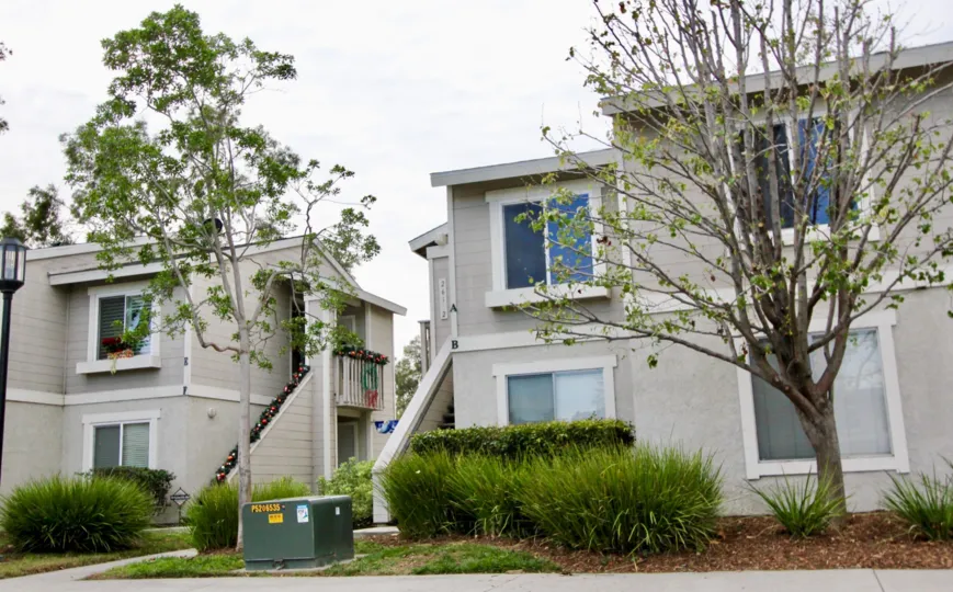 Appealing well-maintained landscaping adorns the entryways of upper and lower units at the Valencia