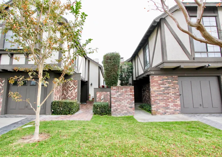 choose best at 16th & Tustin in Newport Beach, California