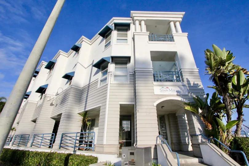 a sunny day in the 28t street marina with a building in white that is named as stan millar