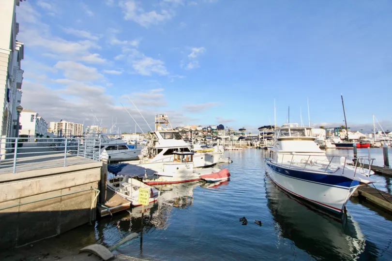 THE HARBOR IN THE 28TH STREET MARINA WITH THE SEA, BOAT, SHIP