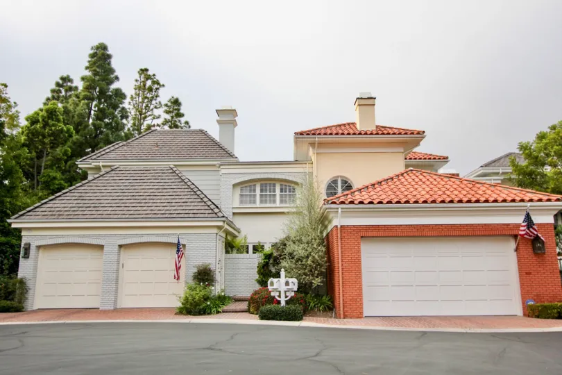 a warm day in the belcourttowne with house that has flag in 2 and top on roofs in chif