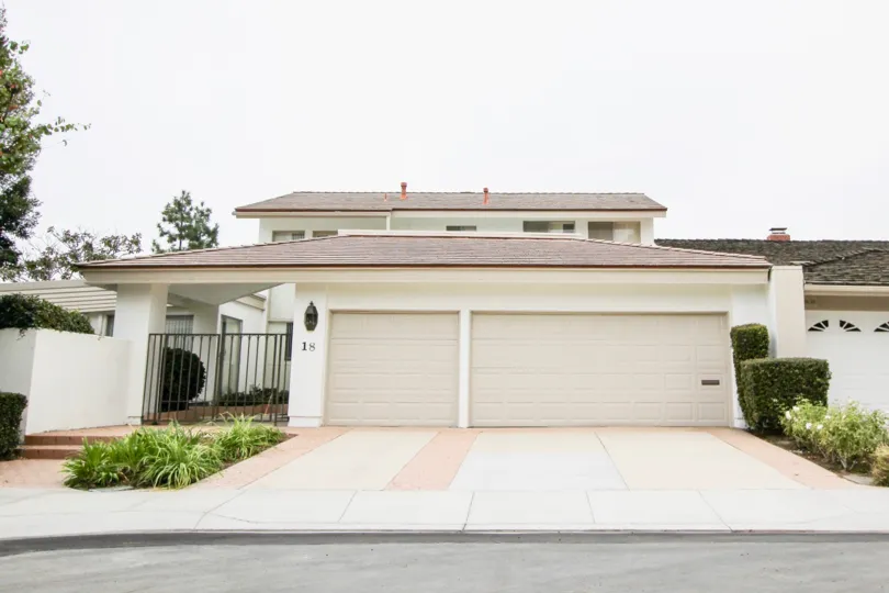 Apartment in Big Canyon Deane has light lamp attached near the gate with bushes