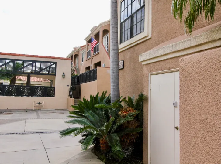 Brookview Newport a well maintained community in Newport Beach, California.