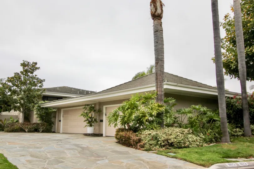 THE VILLAS IN THE GRANVILLE WITH THE FLOWER POT, LAWN, PLANTS, TREES