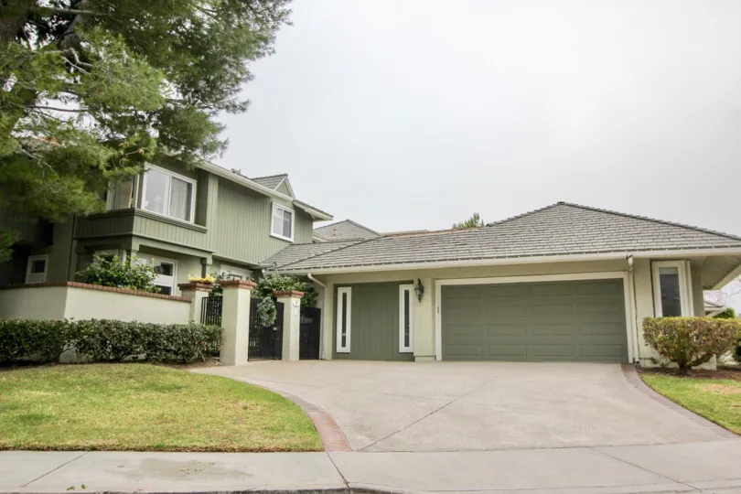 a warm parth in the harbor ridge crest with house that has roofless top and closed parking door