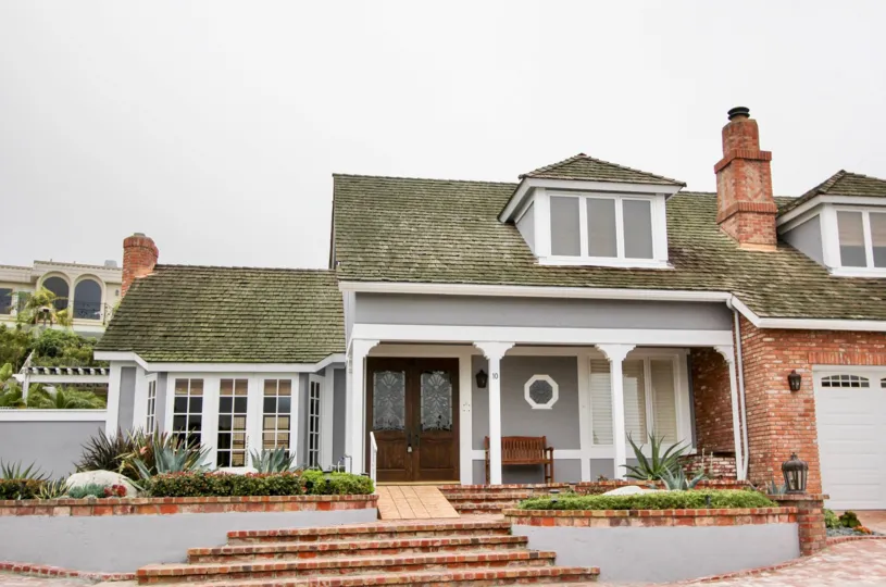 THE ESTATE IN THE HARBOR RIDGE ESTATES WITH THE WOOD BEANCH, SLOPE, STEPS, PLANTS, TREES