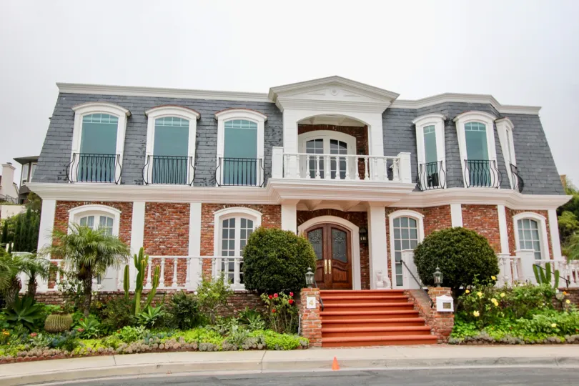 THE APARTMENT IN THE HARBOR RIDGE ESTATES WITH THE FLOWER PLANT, TREES, BALCONI