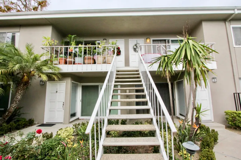 THE VILLAS IN THE NEWPORT GARDEN VILLAS WITH THE UPSTAIRS, FLOWER POT, ROSE PLANT