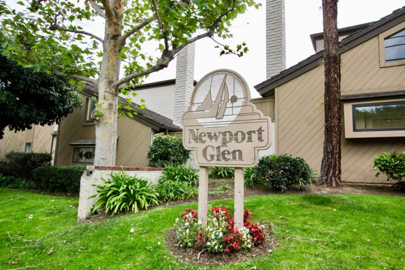 THE HOUSE IN THE NEWPORT GLEN WITH THE NEWPORT GLEN NAME BOARD, LAWN, TREES, PLANTS