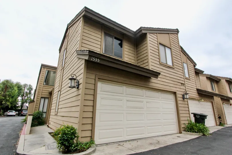 THE 1555 APARTMENT IN THE NEWPORT GLEN WITH THE SHUTTER, PLANTS, TREES