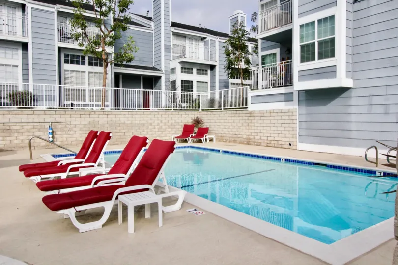THE HOUSE IN THE NEWPORT KNOLLS WITH THE SWIMMING POOL, CHAIR WITH RED COLOUR BED