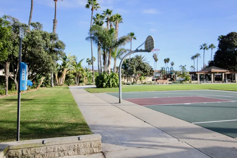 the newport marina villas is a tennis court of the newport beach city in ca