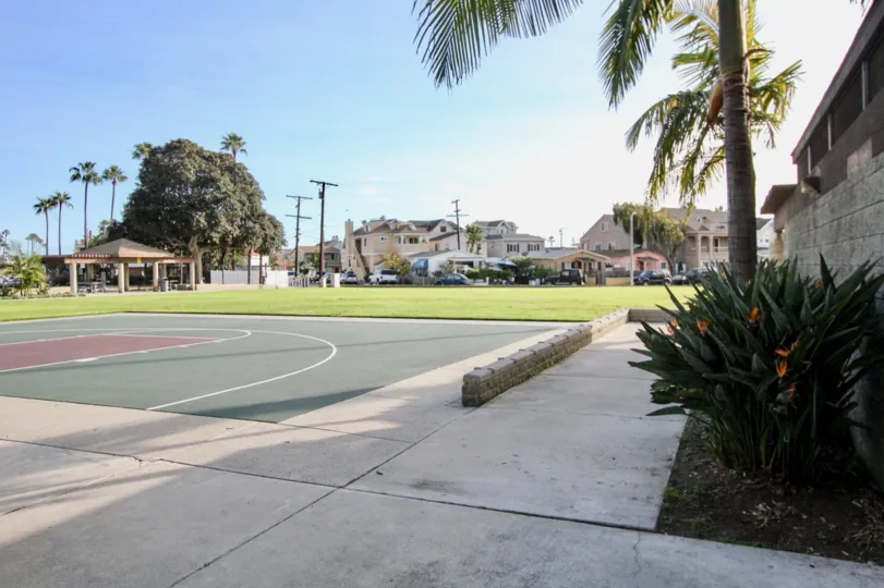 THE APARTMENT IN THE NEWPORT MARINA VILLAS WITH THE PLAY GROUND, TREES, PLANTS, LAWN
