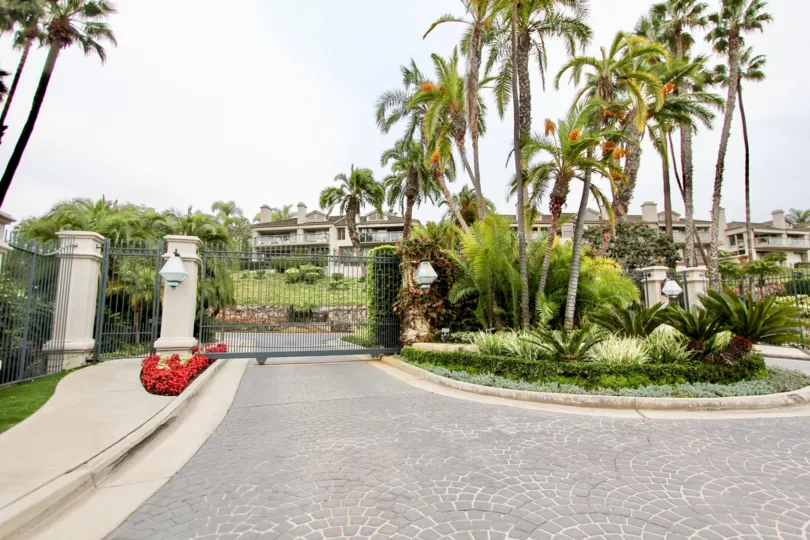 the sea island lusk is a sunset house of the newport beach in ca