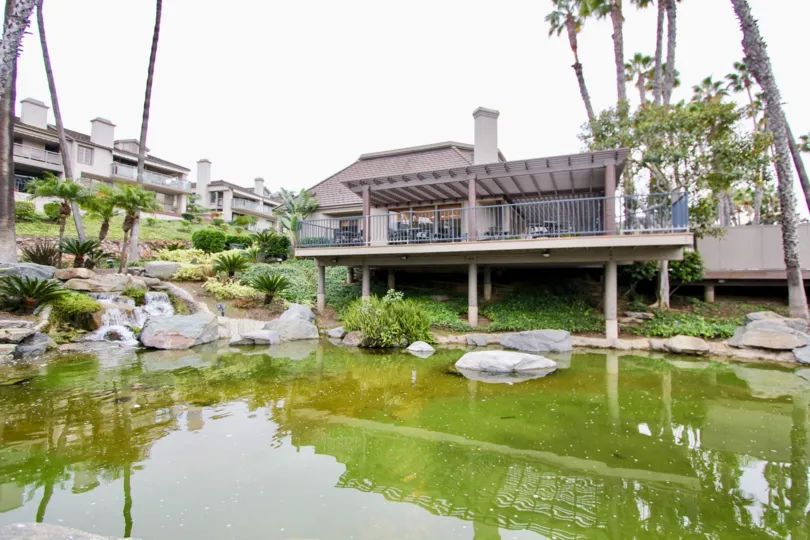 the island lusk is a lake house of the newport beach city in ca