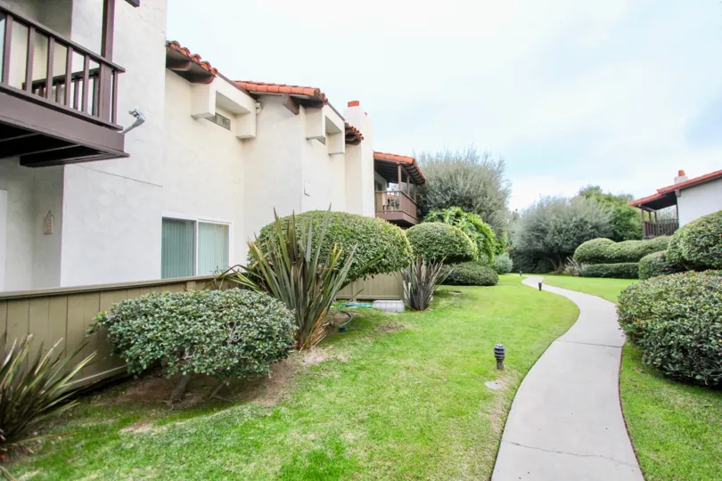the Villa Granada house having around the garden of the newport beach in CA
