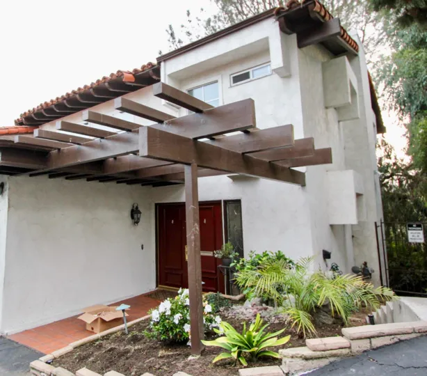 A cloudy day in the Villa Granada with wooden roof and plant.