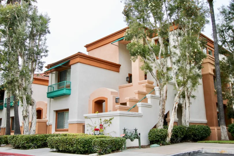 THE VILLA IN THE VILLA POINT WITH THE UPSTAIRS, TREES, PLANTS