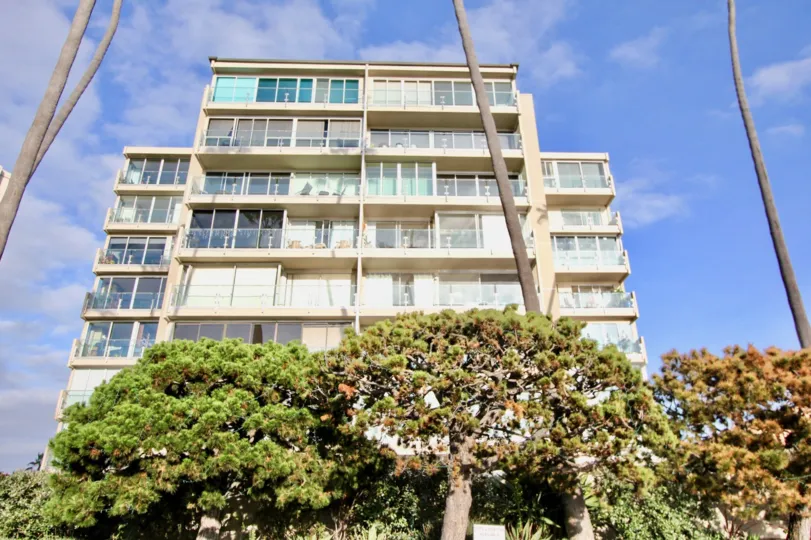 A sunny day in the Vista Del Lido with apartment behind the tree.