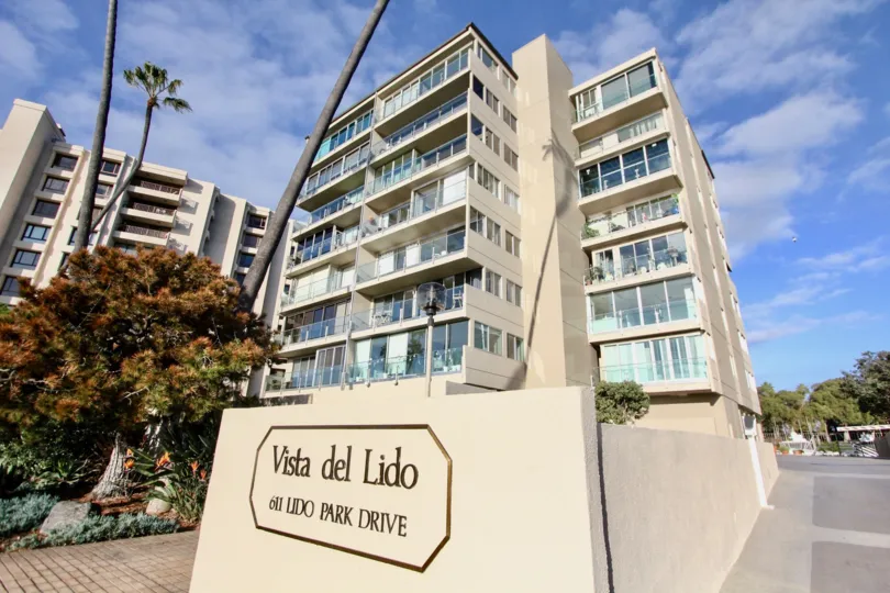 Apartment in Vista Del Lido has so many Buildings with Glass Balconies