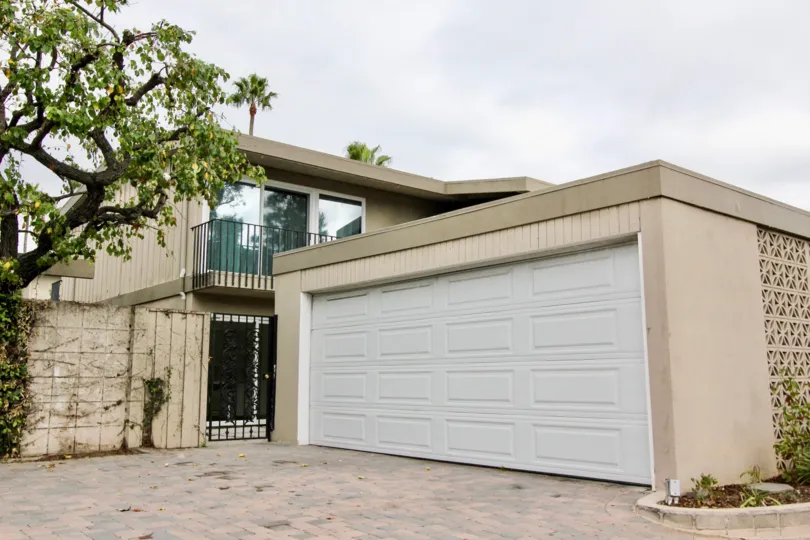 a warm day in the westcliff villas with house that has door in white and outgate of block