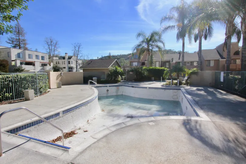 Canyon Glen Orange California with swimming pool and nice coconut trees in its compound wallside