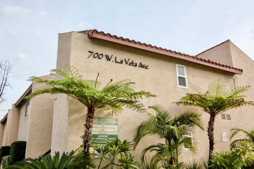 The entrance to the La Veta Monterey with palm trees