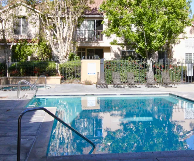 A day in the Montevista with a calm swimming pool.