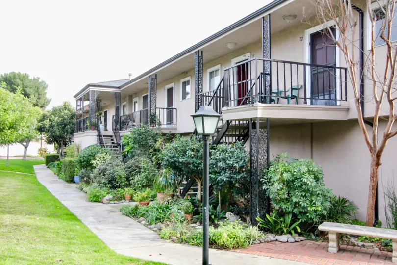 Apartments with manicured lawns and lovely vegetation in Park Orleans in Orange.