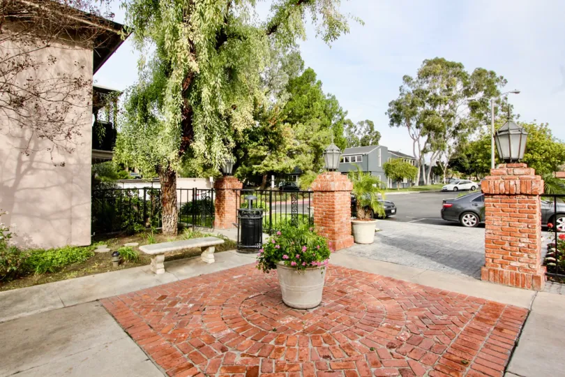 The home in the park orleans is very nature look with lots of trees and plants and also with pleasant clean street.