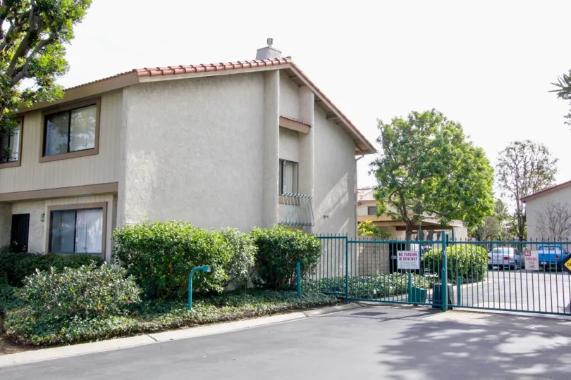 A large bunglow beside the gate in the vista monterey community
