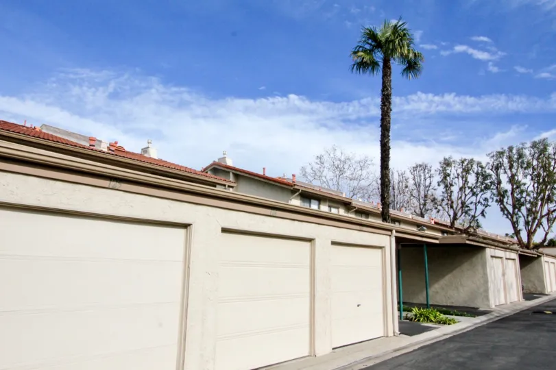 Garages in the Vista Monterey with palm trees on a sunny day.
