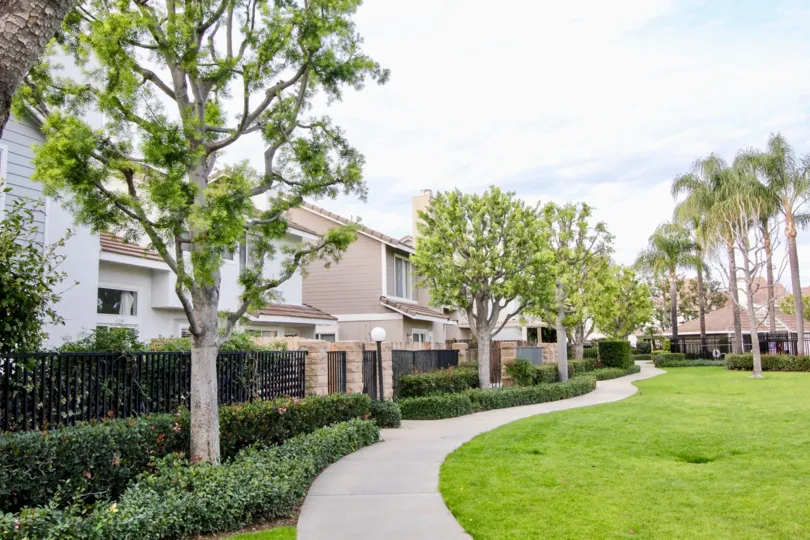 A narrow path along a row of residences in the Vista Santiago community
