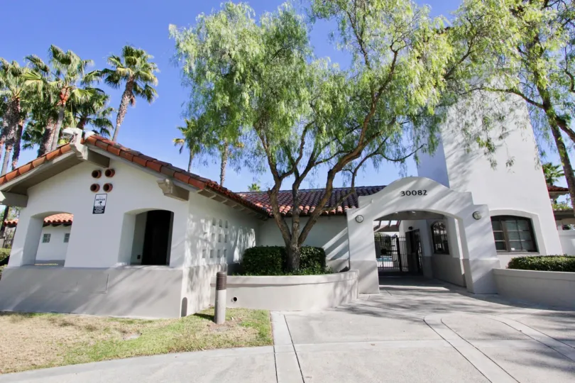 Stunning single family home in the Ballantree neighborhood on a sunny day