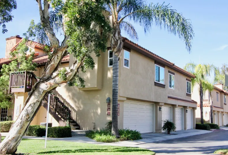 A sunny day at the Brisa del Lago II Condominium in Rancho Santa Margarita, California