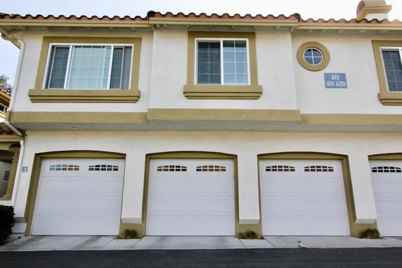 Loft with large windows above a 4-bay garage in Casafina.