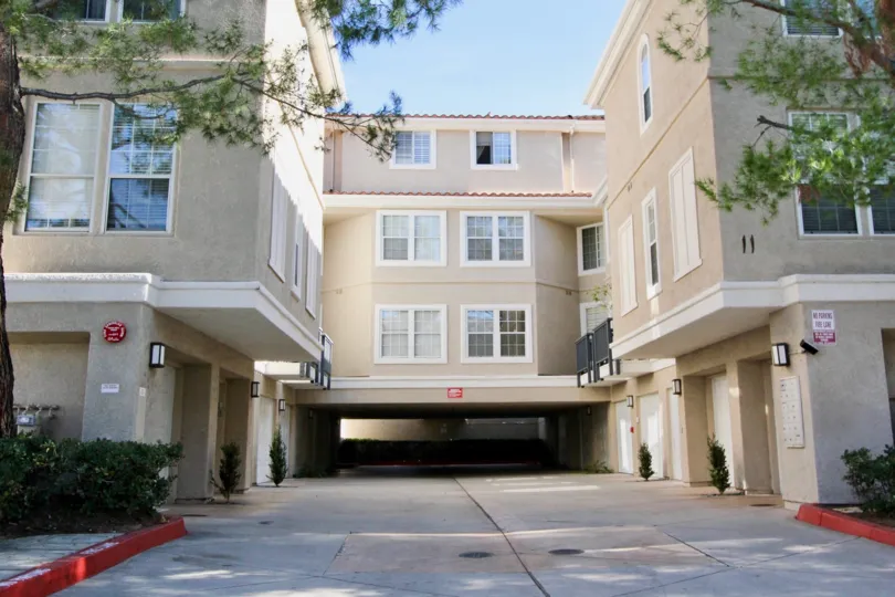 A four story building in Cierra Del Lago community in Rancho Santa Margarita, CA