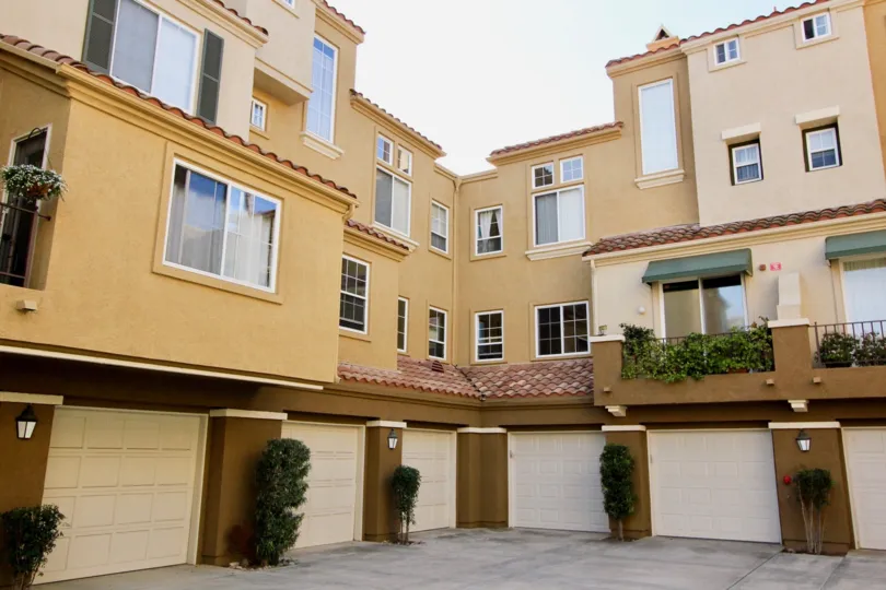 Awesome spacious parking and balconies in villas of Corte Melina of Rancho Santa Margarita