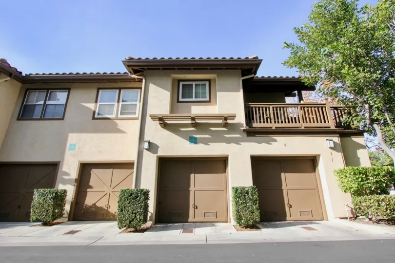 townhouse with garage in the los portillos community in rancho santa margarita california