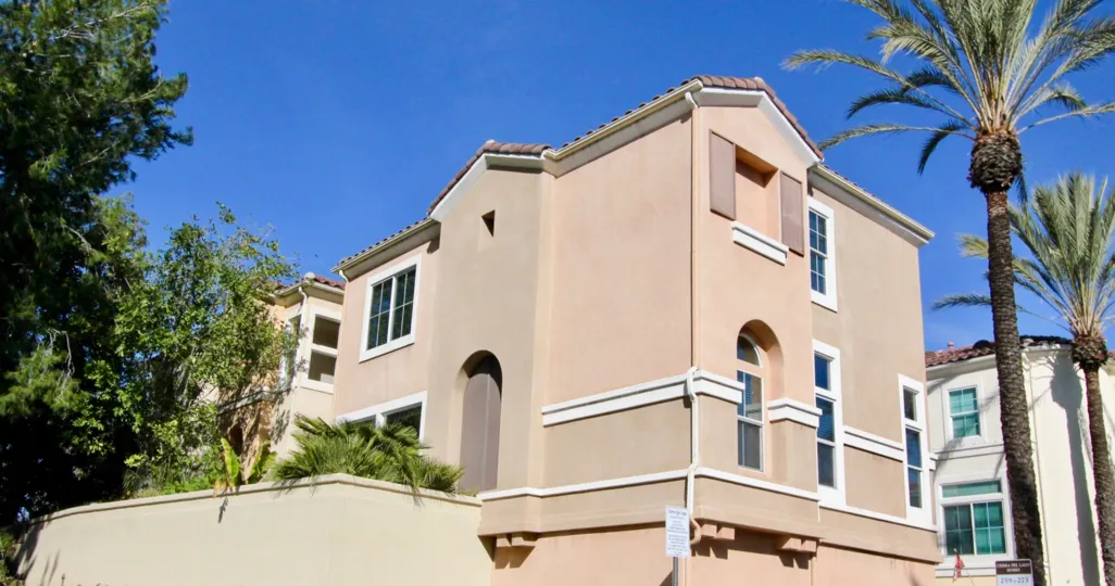 A sunny day by the palm trees at the Montana Del Lago apartments.