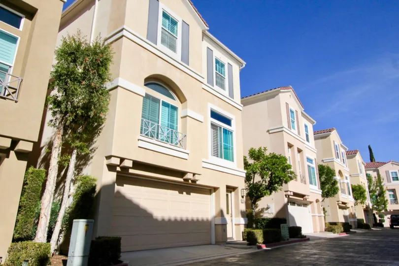 Several large homes with garages at Montana Del Lago community in Rancho Santa Margarita, california.