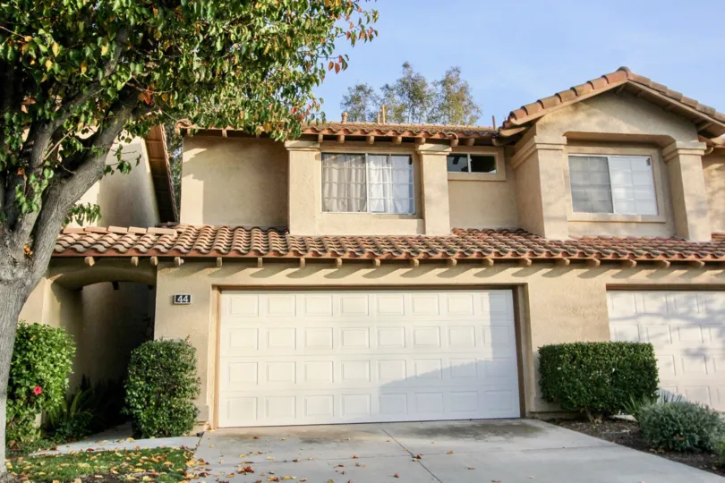 A white garage in Tierra Linda in Rancho Santa Margarita, CA