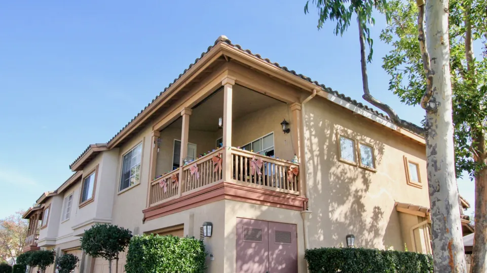 THE FABULOUS HOME IS LOCATED IN THE COMMUNITY OF TIERRA MONTANOSA WHICH HAVE THE LOT OF PLANTS, TREES IS AROUNDED THE HOUSE